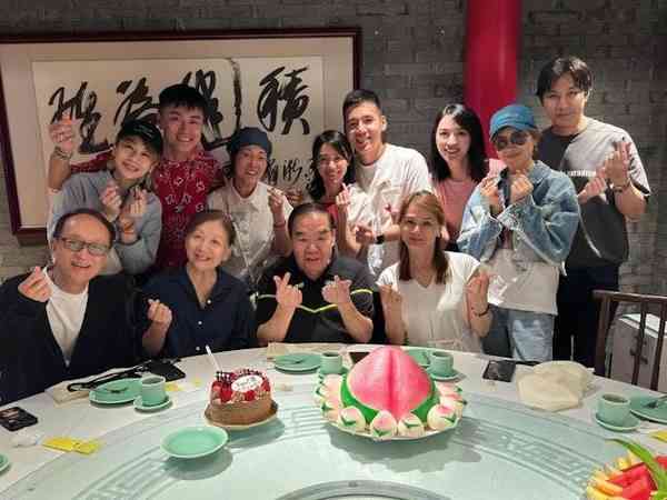名人健康｜74歲鄭則仕斷崖式消瘦　眼神失焦惹健康隱憂　網民唏噓：肥貓老了
