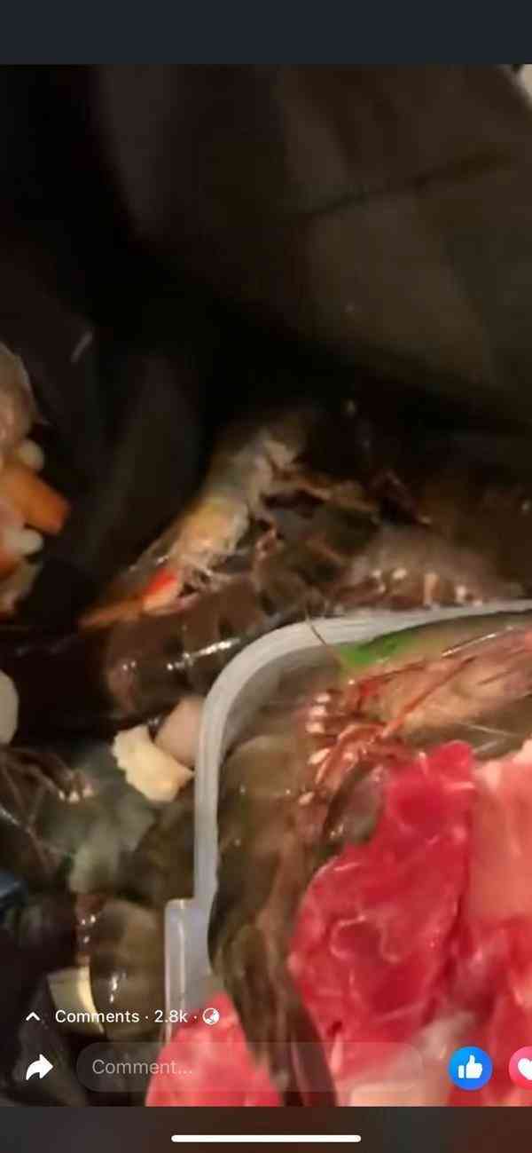 網絡熱話｜男女荃灣食火鍋放題 又食又拎海鮮肥牛狂塞袋 職員勸交還嚇呆：成袋呀？