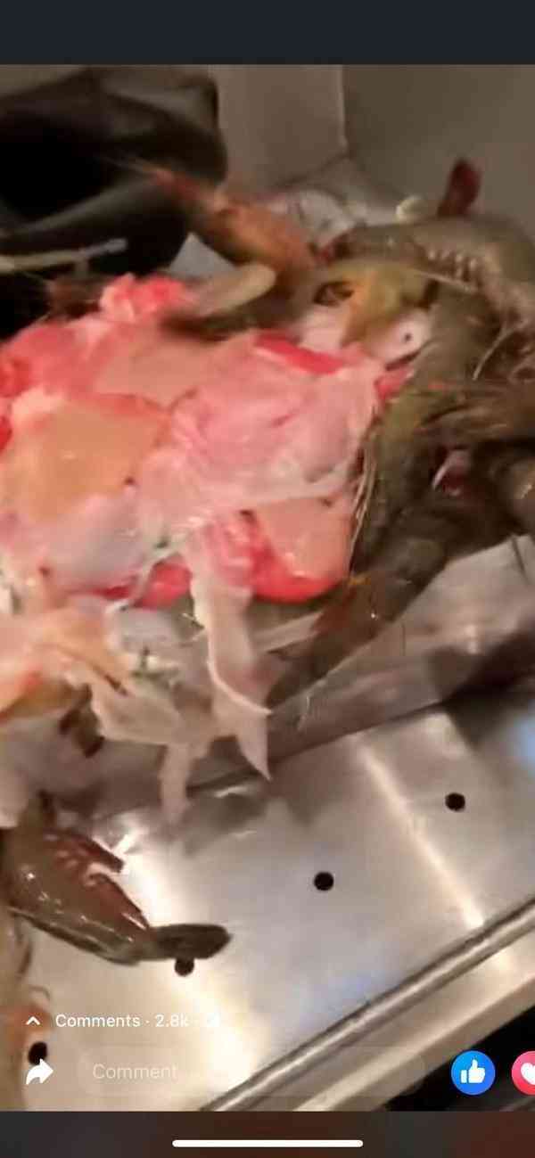 網絡熱話｜男女荃灣食火鍋放題 又食又拎海鮮肥牛狂塞袋 職員勸交還嚇呆：成袋呀？
