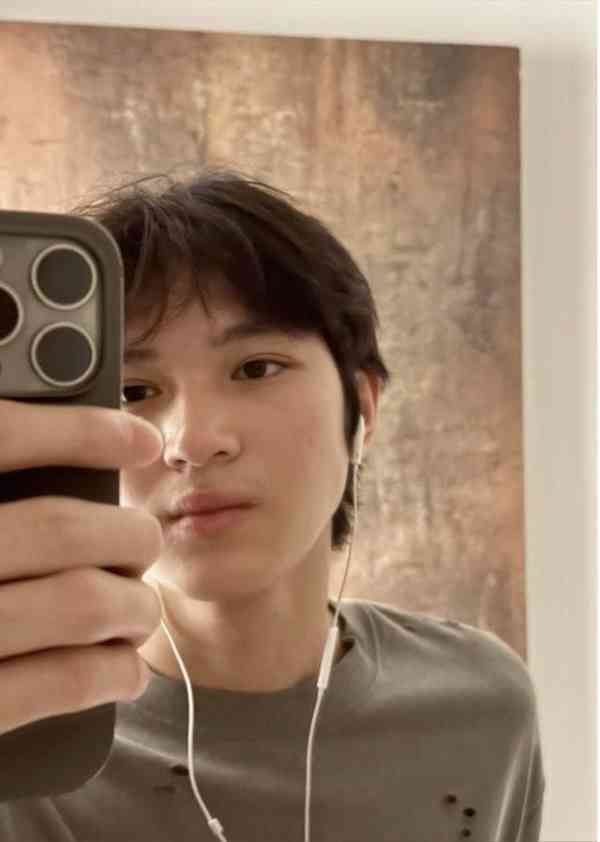 明星近況丨54歲影后白髮現身顯老態 同框型佬老公狀態對比極明顯 網民感慨:老了不少 明星近況丨54歲影后白髮現身顯老態 同框型佬老公狀態對比極明顯 網民感慨:老了不少