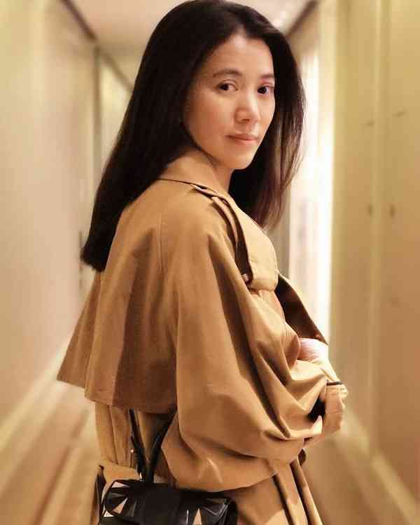 明星近況丨54歲影后白髮現身顯老態 同框型佬老公狀態對比極明顯 網民感慨:老了不少 明星近況丨54歲影后白髮現身顯老態 同框型佬老公狀態對比極明顯 網民感慨:老了不少