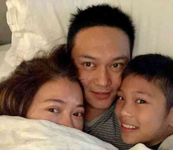 明星近況丨54歲影后白髮現身顯老態 同框型佬老公狀態對比極明顯 網民感慨:老了不少 明星近況丨54歲影后白髮現身顯老態 同框型佬老公狀態對比極明顯 網民感慨:老了不少