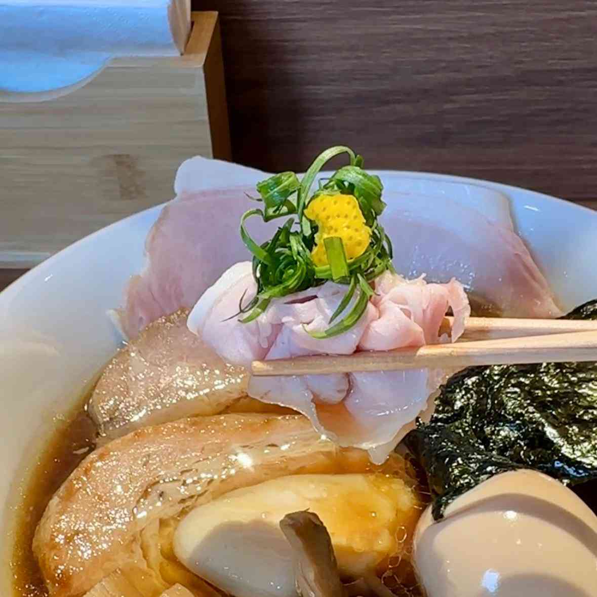 東京三大拉麵店「拉麵屋 嶋」登陸香港！Tabelog 4.04分！濃香醇厚醬油湯底＋5款不同製法及厚度的叉燒