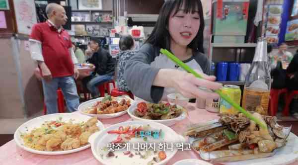大胃王吃播｜韓妹大胃王Tzuyang訪港連掃8碟大排檔小炒　BMI僅17.5食極唔肥原因曝光