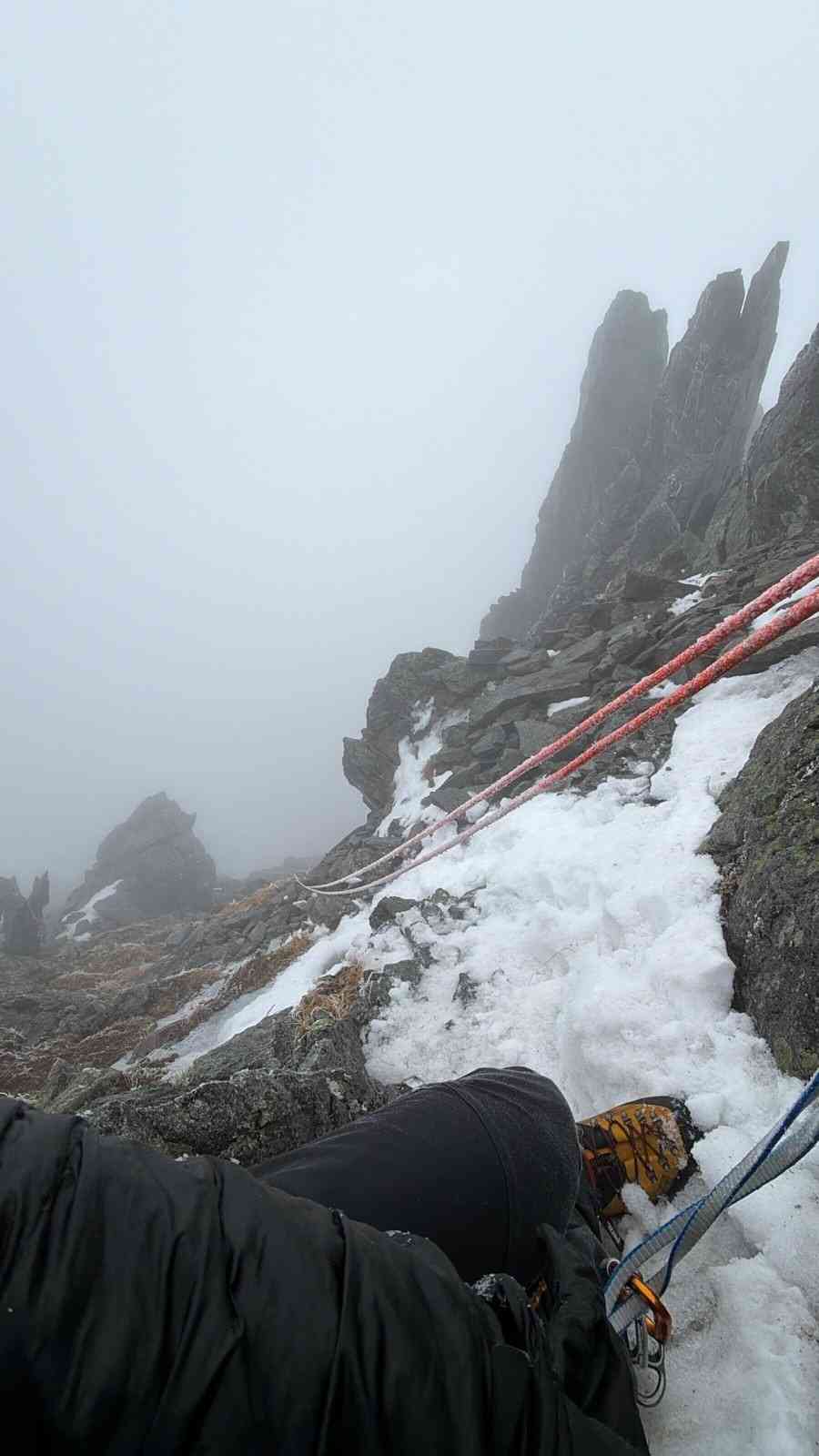 登山意外｜兩港男日本登山被困飛驒山脈雪地　繩索結冰斷糧1人失意識　入境處接獲相關求助