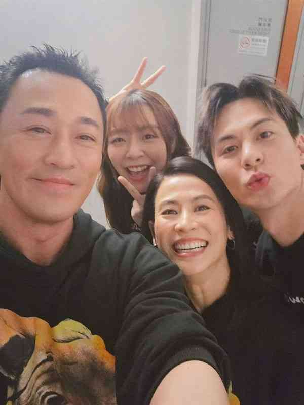 抗癌戰士︱四語主持施可瑩患卵巢癌擴散至盲腸　切全子宮建人工造口保命　病重腹脹如懷孕仍忍痛開工
