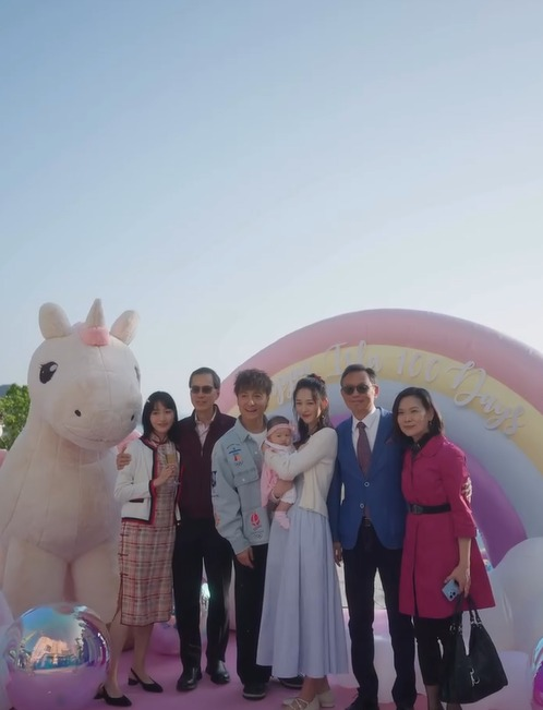 方力申葉萱｜方力申為愛女搞「豪華百日宴」凍齡外母首曝光　與葉萱似姊妹 一家顏值極高