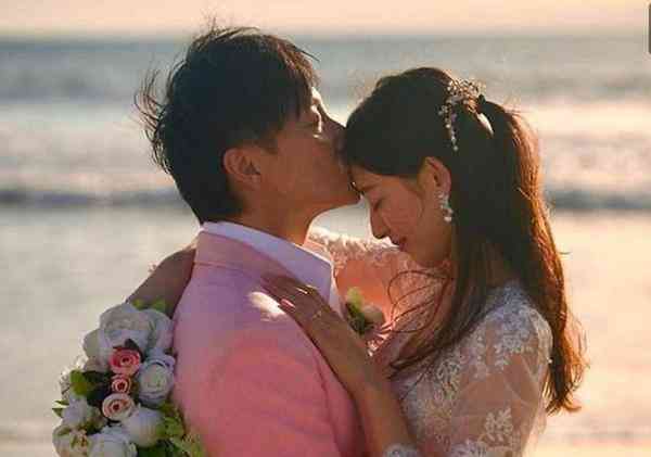 方力申葉萱｜方力申為愛女搞「豪華百日宴」凍齡外母首曝光　與葉萱似姊妹 一家顏值極高