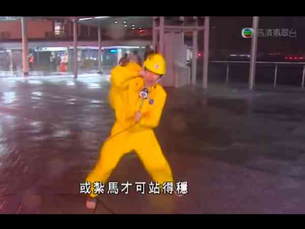 潘蔚林丨前TVB新聞主播罕亮相零老態 　48歲潘蔚林驚人回春任浸大副教授太太同為新聞之花