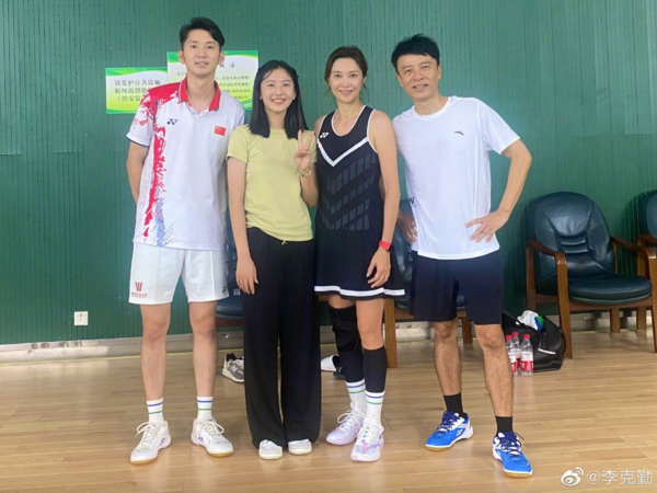 李克勤盧淑儀｜52歲港姐冠軍盧淑儀素顏現身 逆齡美貌氣質出眾震驚網民 李克勤疲態盡現被指「似太太爸爸」