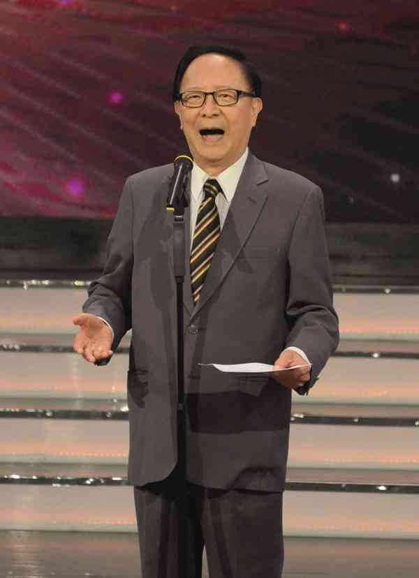 鍾景輝逝世｜King Sir最後身影曝光　西貢外遊消瘦坐輪椅　10年前患大腸癌淡出幕前