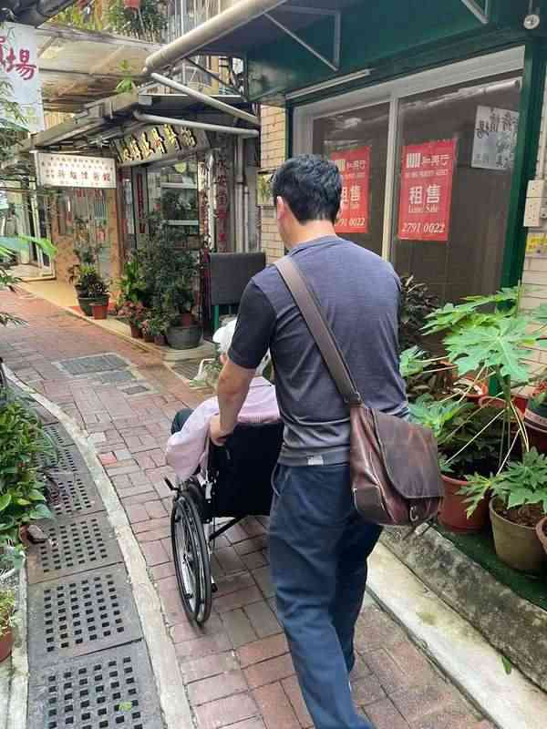 鍾景輝逝世｜King Sir最後身影曝光　西貢外遊消瘦坐輪椅　10年前患大腸癌淡出幕前