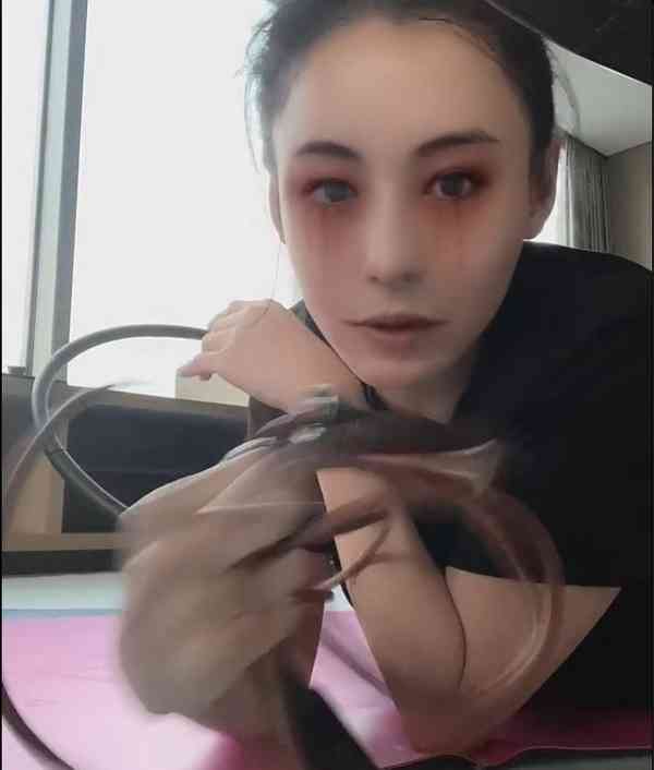 張柏芝｜46歲張柏芝病容曝光面露疲態　自爆「非常貧血」日服3次補血劑