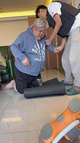 明星健康︱61歲林雪臉上驚現巨大黑斑　體重曾達300磅陀巨腩恐藏健康隱憂