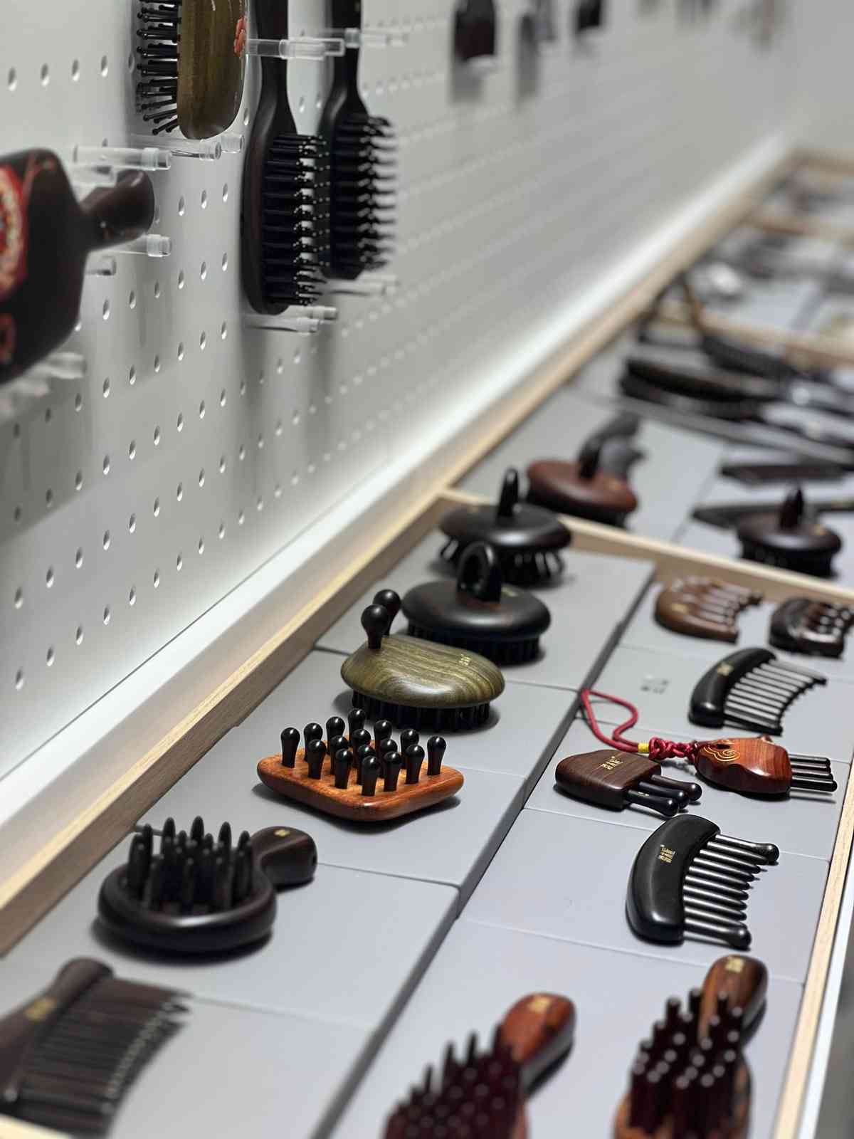 內地與本地設計的靈魂碰撞:走進譚木匠香港概念店,看梳理手心藝序的心思 內地與本地設計的靈魂碰撞:走進譚木匠香港概念店,看梳理手心藝序的心思