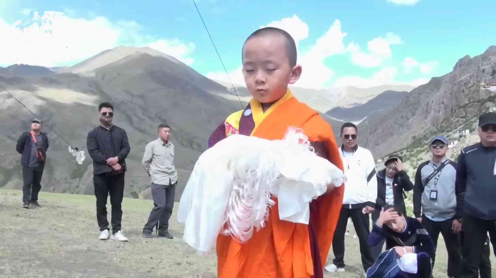 不丹王室的現代輪迴傳奇：以千年前記憶，轉世靈童親證佛法不滅