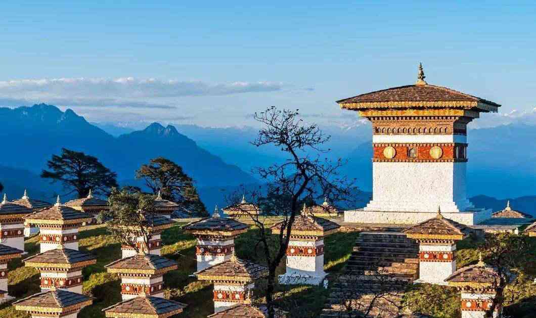 不丹王室的現代輪迴傳奇：以千年前記憶，轉世靈童親證佛法不滅