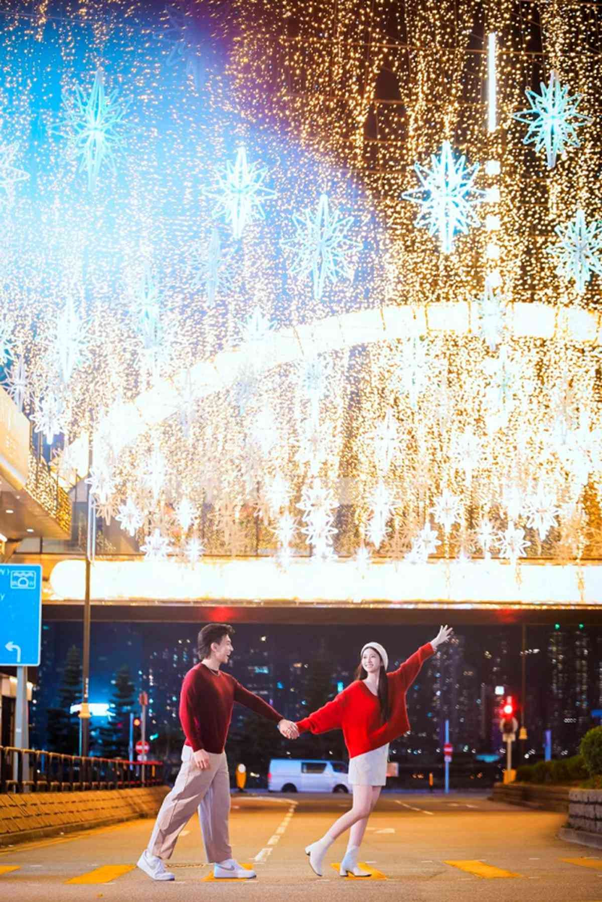 聖誕好去處2025︱尖東燈飾亮燈＋麼地里燈海長廊＋AI光影匯演＋消費送菲林相機或咖啡