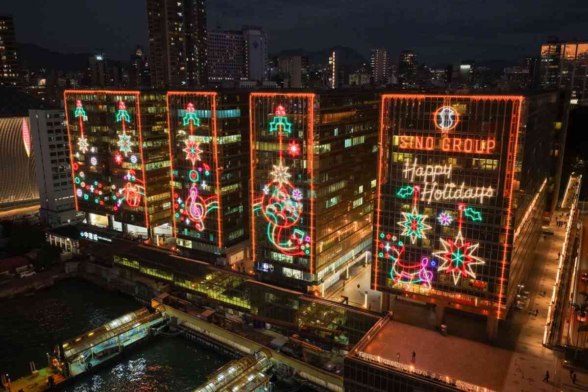 聖誕好去處2025︱尖東燈飾亮燈＋麼地里燈海長廊＋AI光影匯演＋消費送菲林相機或咖啡