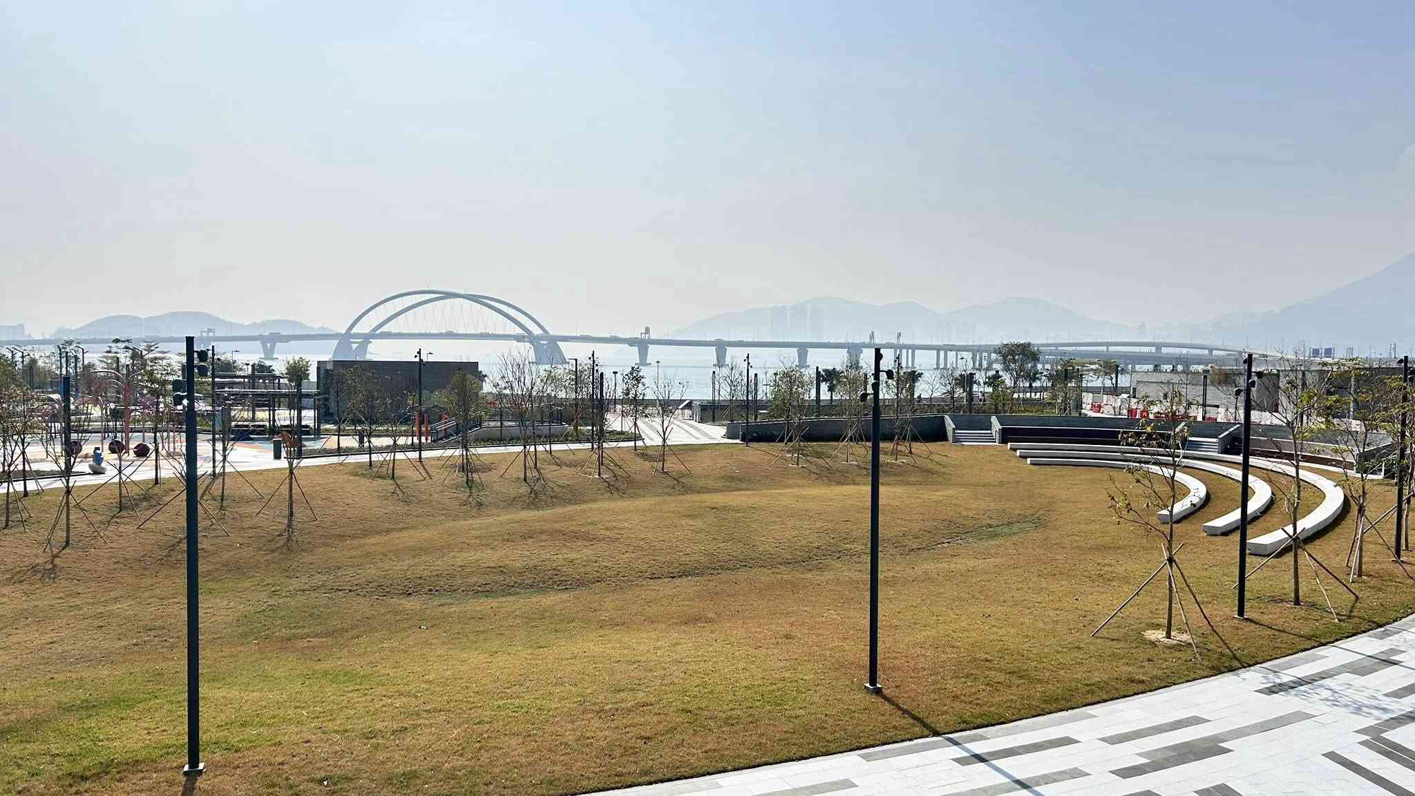 將軍澳南公園新設施︱中央草坪＋9米旋轉滑梯＋飛索＋沙池＋兒童單車公園全面開放