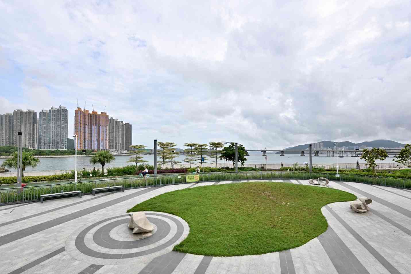 將軍澳南公園新設施︱中央草坪＋9米旋轉滑梯＋飛索＋沙池＋兒童單車公園全面開放