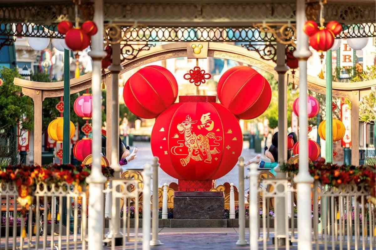 農曆新年好去處2026︱迪士尼樂園港人專享門票75折，新年開運福袋＋揮春＋美食率先睇