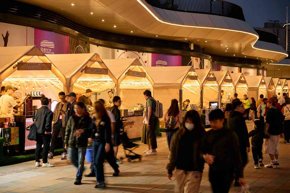 農曆新年好去處2026︱啟德體育園首個海濱年宵市集 ＋花車展覽 ，AIRSIDE粉紅招財貓打卡