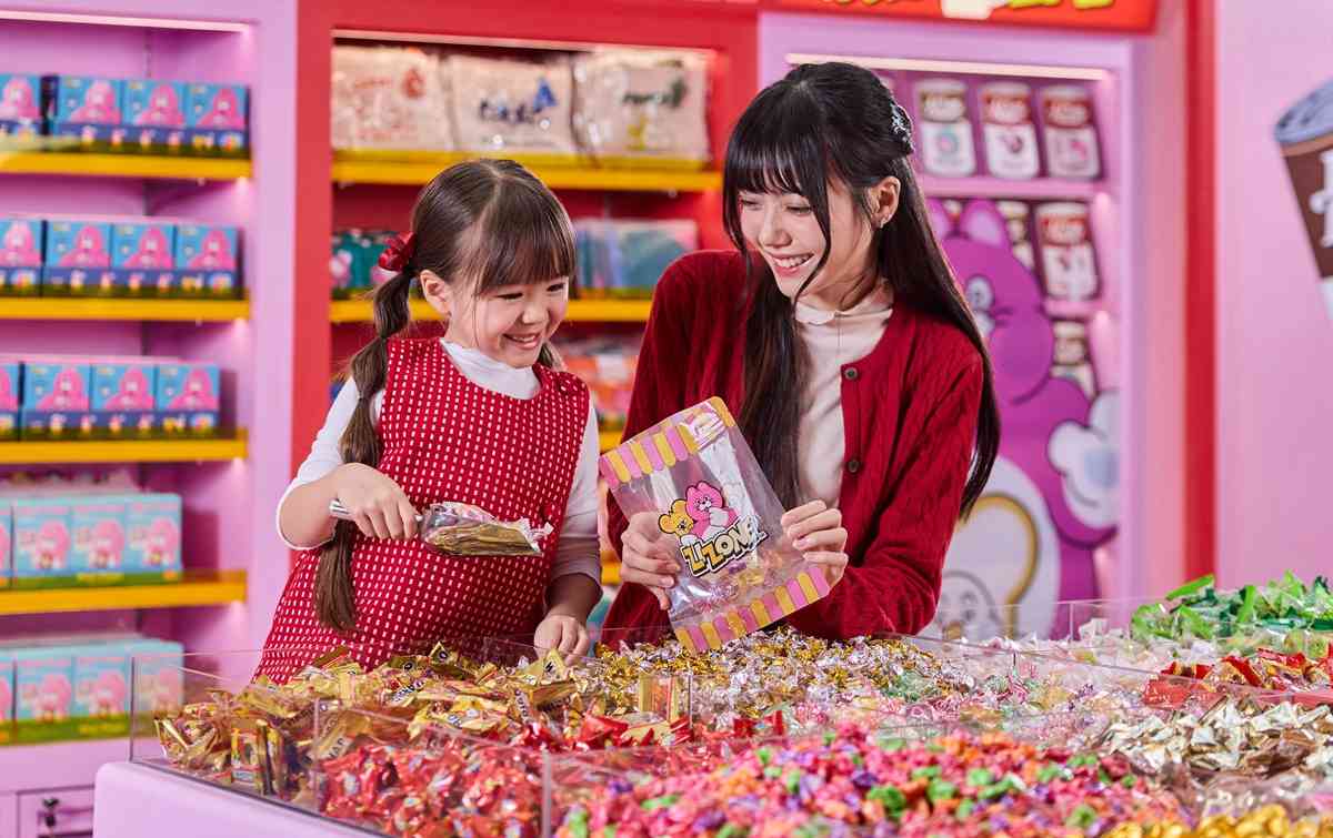 農曆新年好去處2026︱啟德體育園首個海濱年宵市集 ＋花車展覽 ，AIRSIDE粉紅招財貓打卡