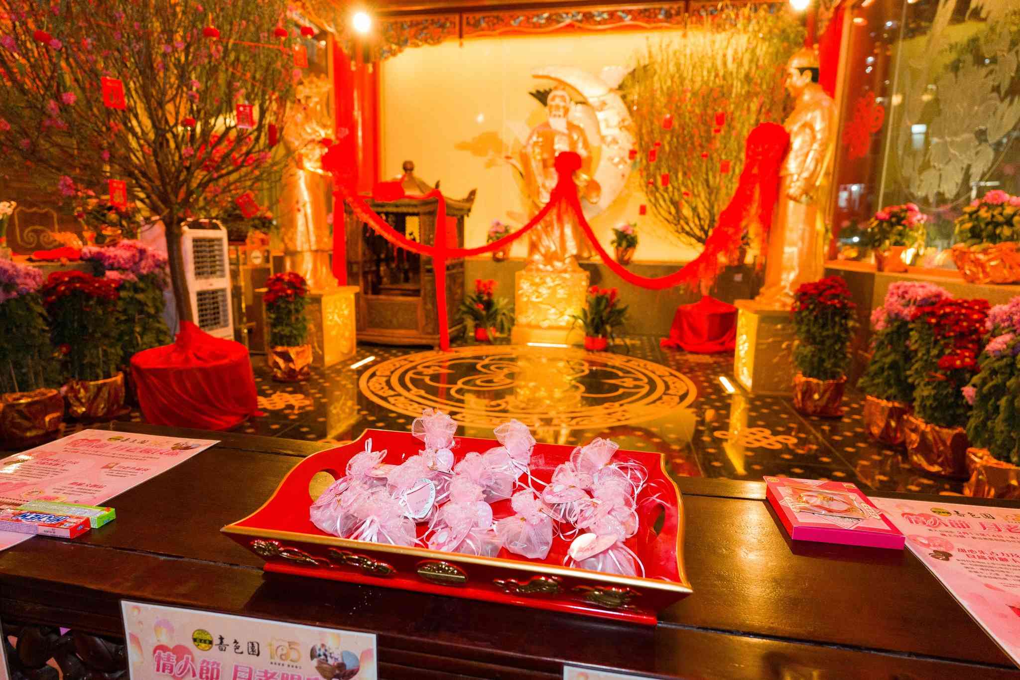 元宵好去處2026︱黃大仙祠新月老殿參拜＋手繩求良緣＋派湯圓手燈＋可愛文創精品＋開放時間