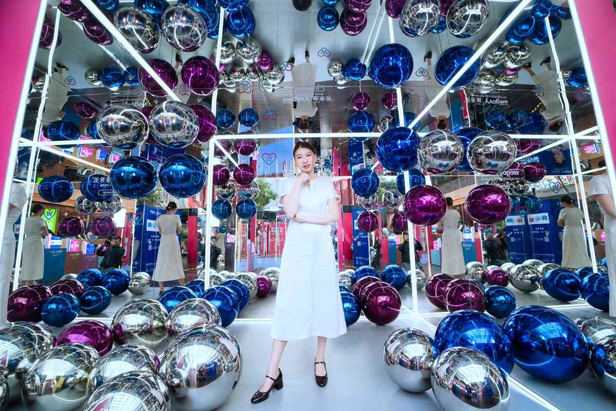 K11沉浸式藝術展｜電影美術指導張蚊擔任創意總監：「以電影敘事方法，變成一段可行、可看、可拍照的光影旅程」