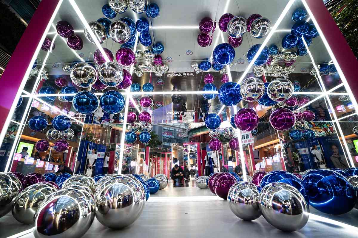 K11沉浸式藝術展｜電影美術指導張蚊擔任創意總監：「以電影敘事方法，變成一段可行、可看、可拍照的光影旅程」