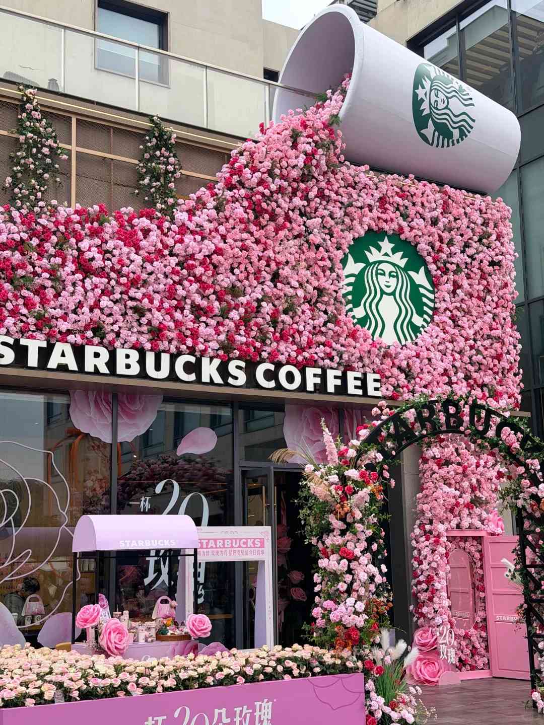 深圳好去處｜福田Starbucks變身夢幻粉紅玫瑰屋！復活假期北上打卡必到
