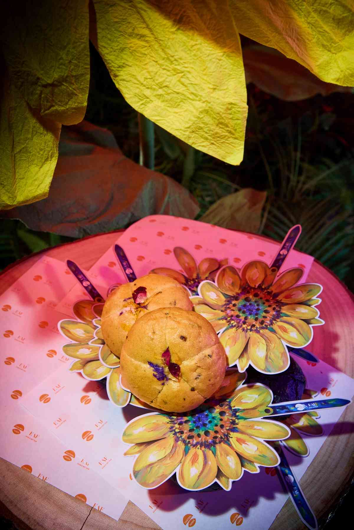 Central Yards 中環藝嚐展︱十大浸沉式體驗展區+脆皮香蕉+普普氣球狗啫喱+向日葵打卡位 Central Yards 中環藝嚐展︱十大浸沉式體驗展區+脆皮香蕉+普普氣球狗啫喱+向日葵打卡位