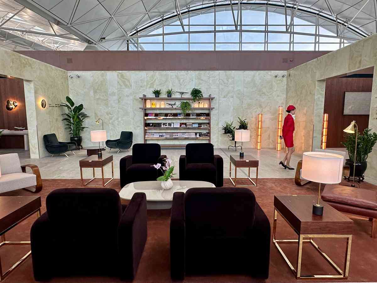 國泰「寰宇堂」頭等貴賓室重開：著名中菜館「卅二公館」設計特色餐單、提供肩頸／頭部／足部按摩及眼部護理服務