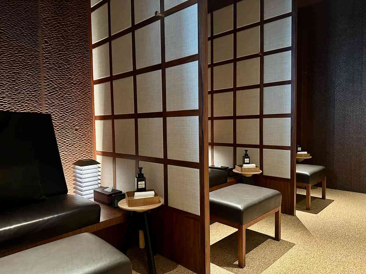 國泰「寰宇堂」頭等貴賓室重開：著名中菜館「卅二公館」設計特色餐單、提供肩頸／頭部／足部按摩及眼部護理服務