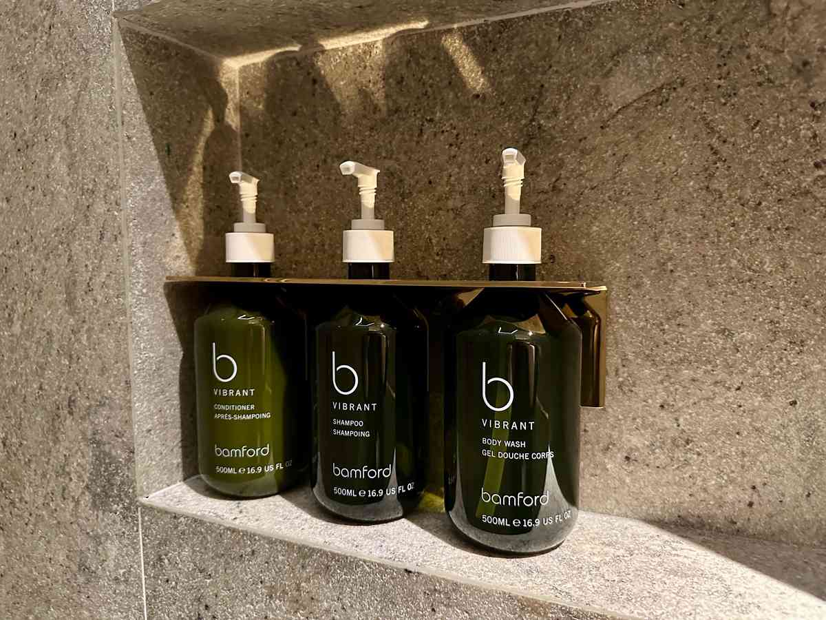 國泰「寰宇堂」頭等貴賓室重開：著名中菜館「卅二公館」設計特色餐單、提供肩頸／頭部／足部按摩及眼部護理服務