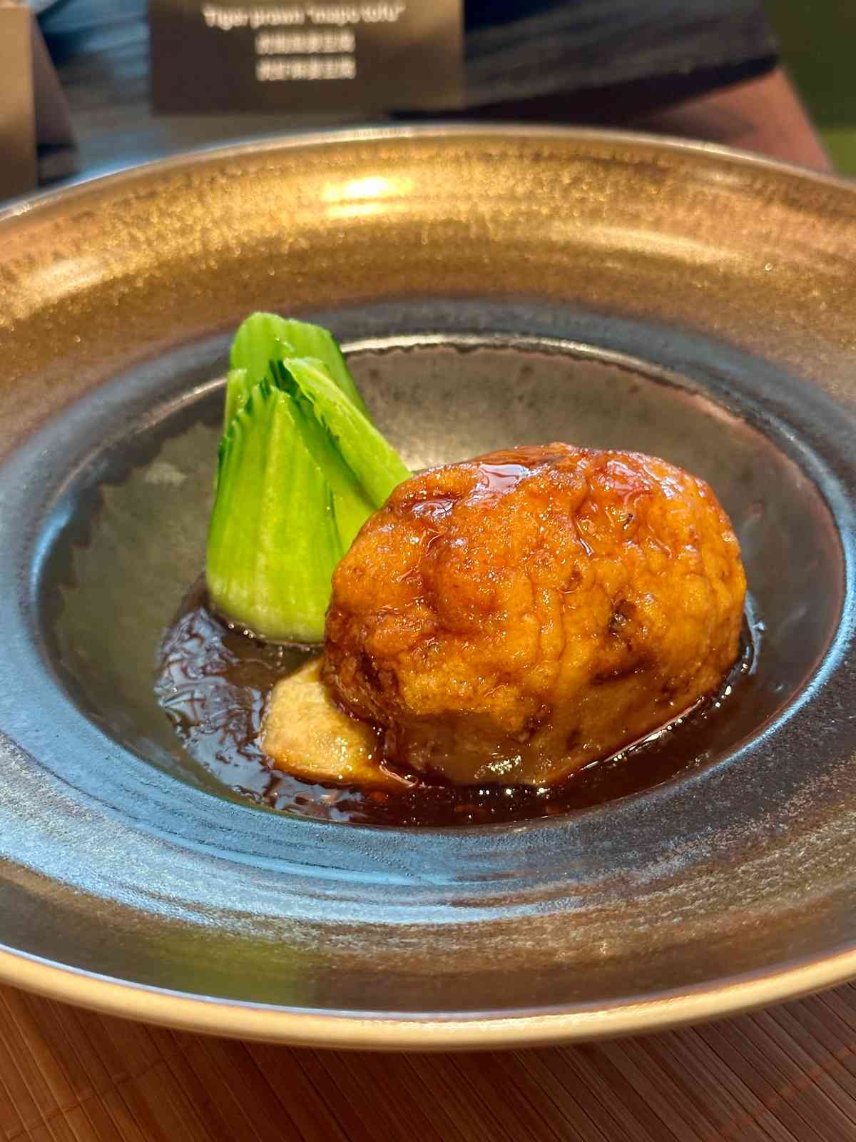 國泰「寰宇堂」頭等貴賓室重開：著名中菜館「卅二公館」設計特色餐單、提供肩頸／頭部／足部按摩及眼部護理服務