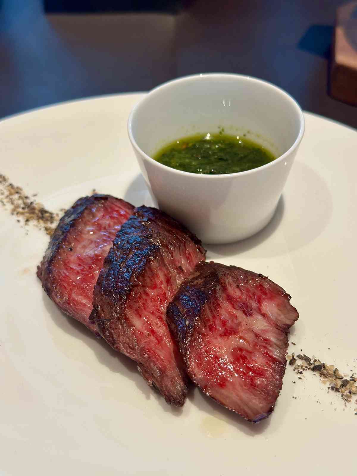 國泰「寰宇堂」頭等貴賓室重開：著名中菜館「卅二公館」設計特色餐單、提供肩頸／頭部／足部按摩及眼部護理服務