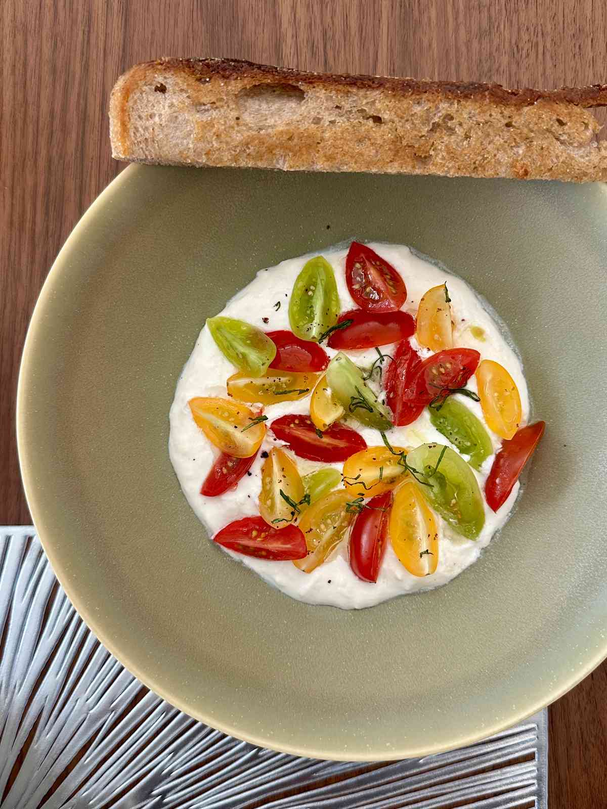 國泰「寰宇堂」頭等貴賓室重開：著名中菜館「卅二公館」設計特色餐單、提供肩頸／頭部／足部按摩及眼部護理服務