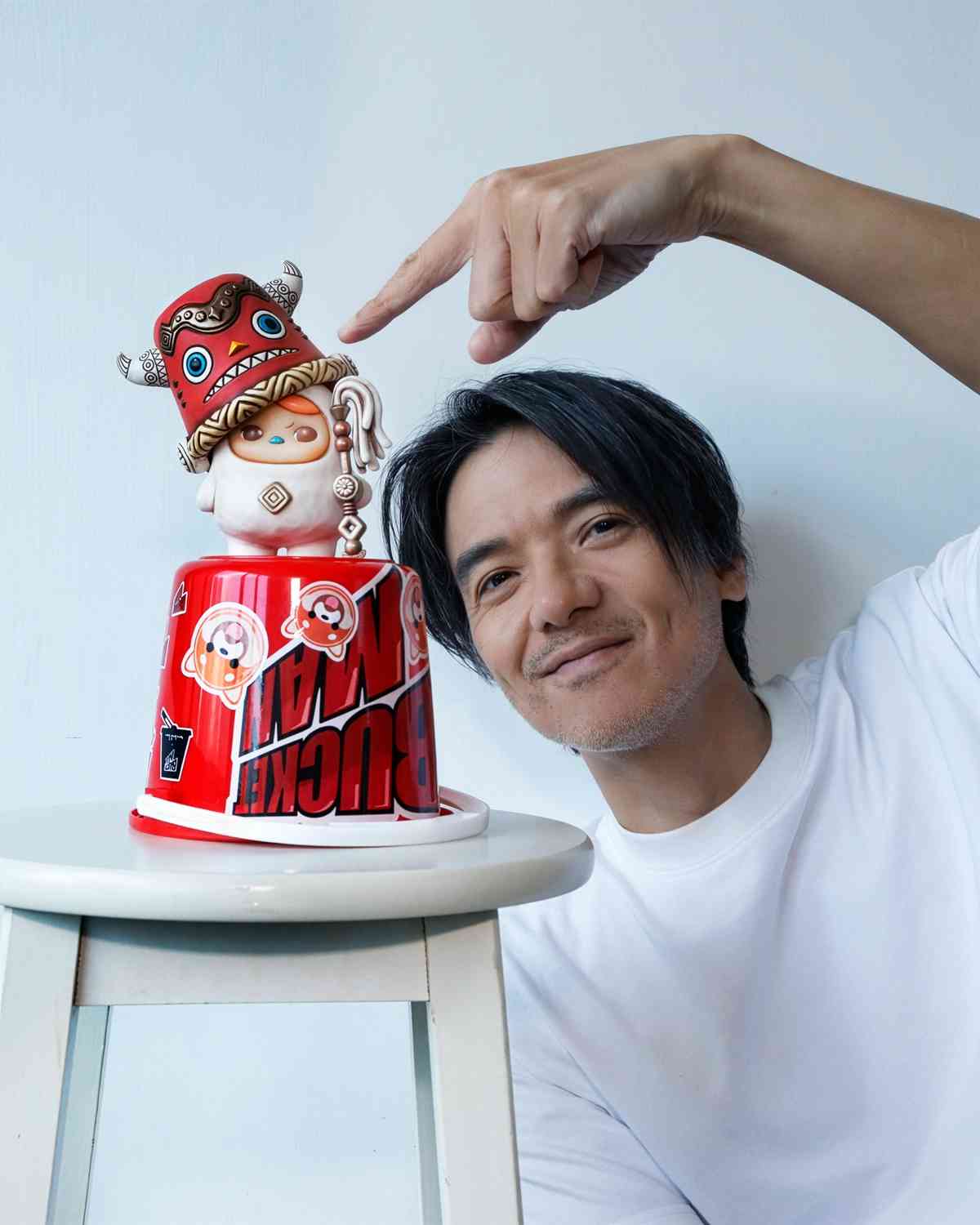 馮德倫原創動漫IP「BUCKET MAN」登陸「香港Comic Con 2026」！「法國賭神」驚喜現身與馮德倫玩Show Hand