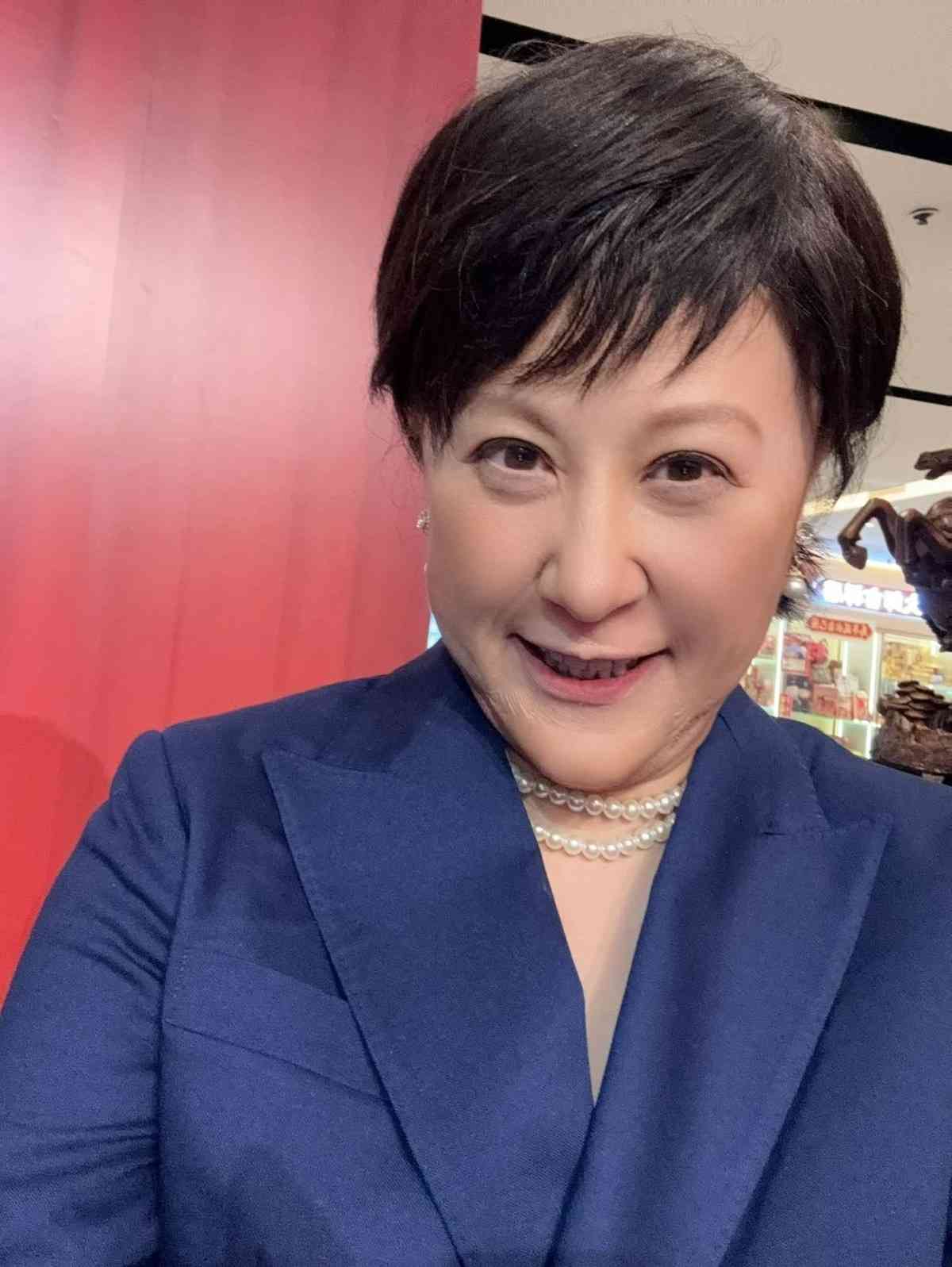 江欣燕丨江欣燕59歲生日素顏零濾鏡真實容貌曝光　曾患甲亢需長期服藥與商人奉子成婚不幸小產