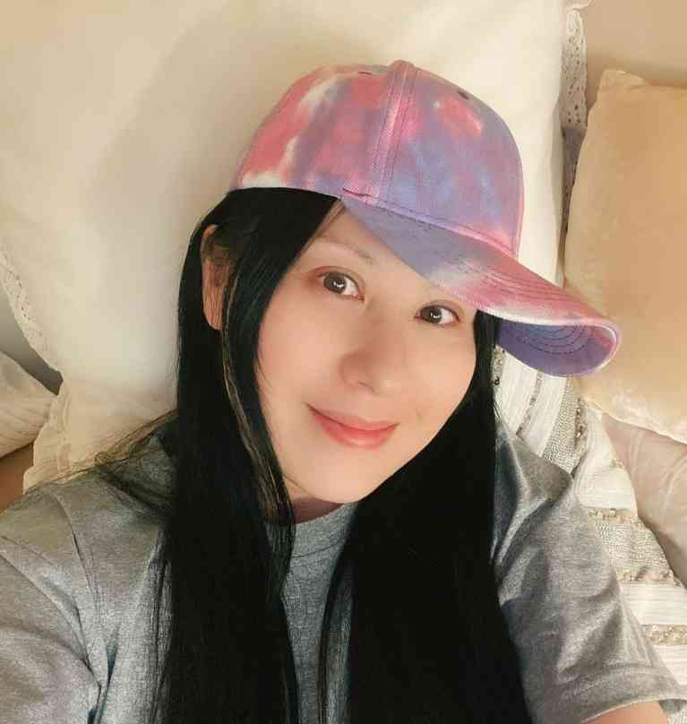 江欣燕丨江欣燕59歲生日素顏零濾鏡真實容貌曝光　曾患甲亢需長期服藥與商人奉子成婚不幸小產