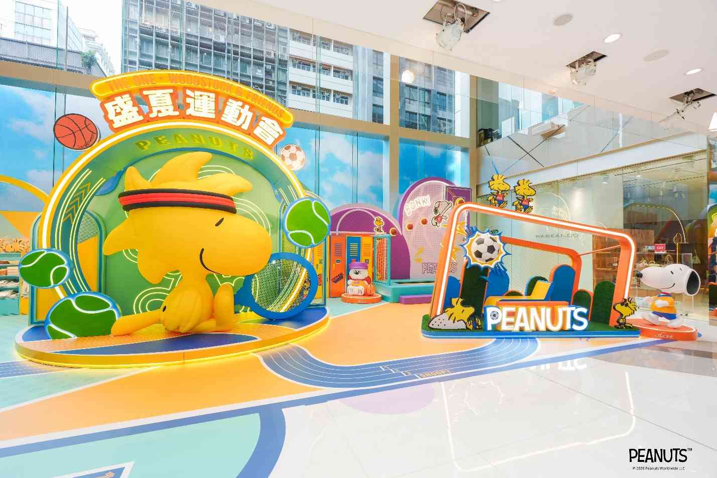 尖沙咀好去處︱The ONE 巨型Woodstock 、Snoopy運動會打卡＋期間限定店新品推介