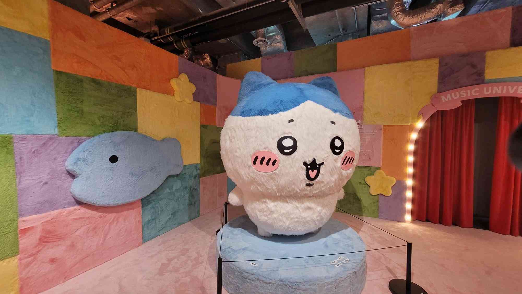 CHIIKAWA ARTIVERSE特展︱⽑量暴增造型CHIIKAWA超治癒＋ 音樂應援派對＋巨型迴旋木馬＋130幅原畫展