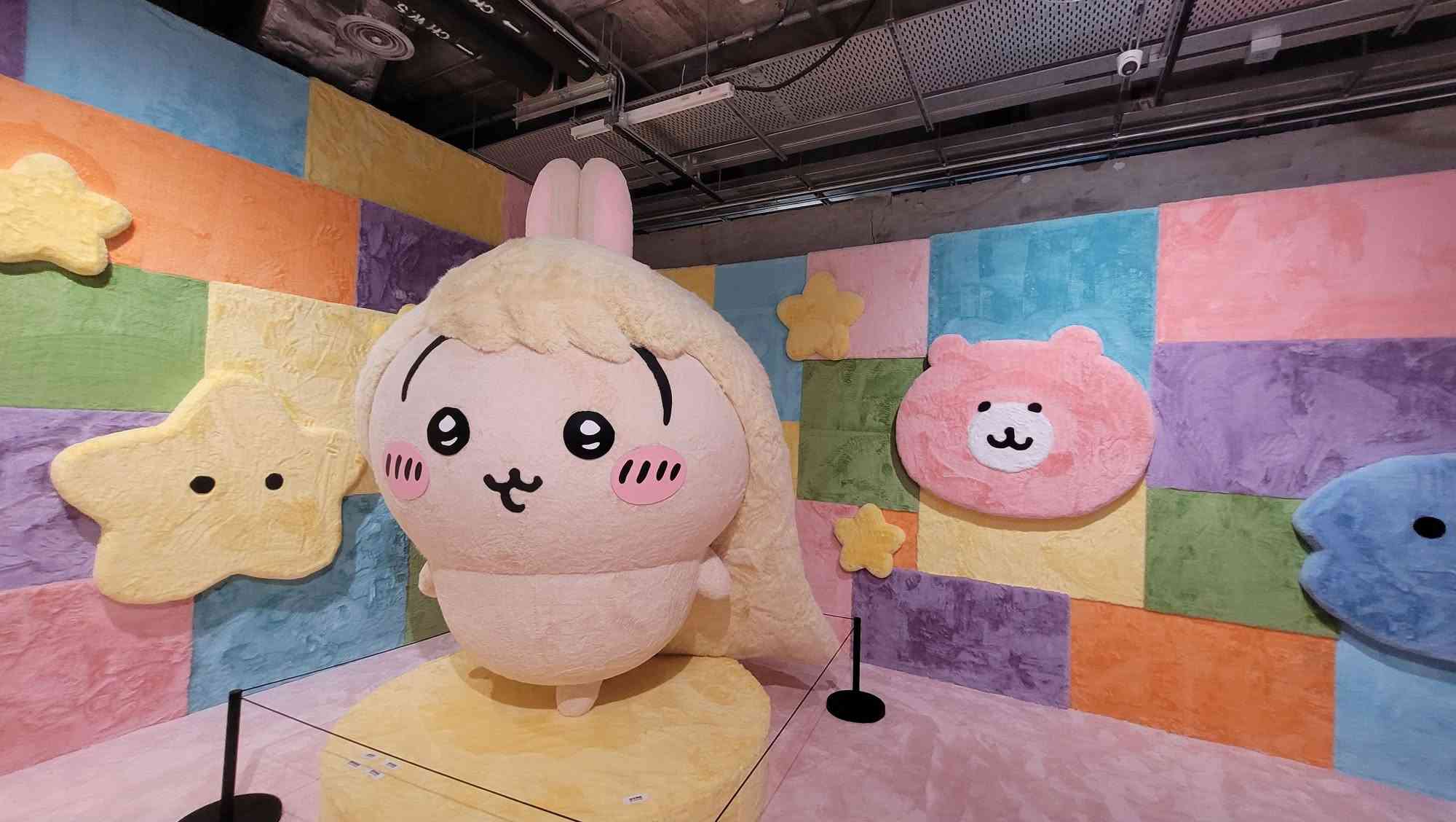 CHIIKAWA ARTIVERSE特展︱⽑量暴增造型CHIIKAWA超治癒＋ 音樂應援派對＋巨型迴旋木馬＋130幅原畫展