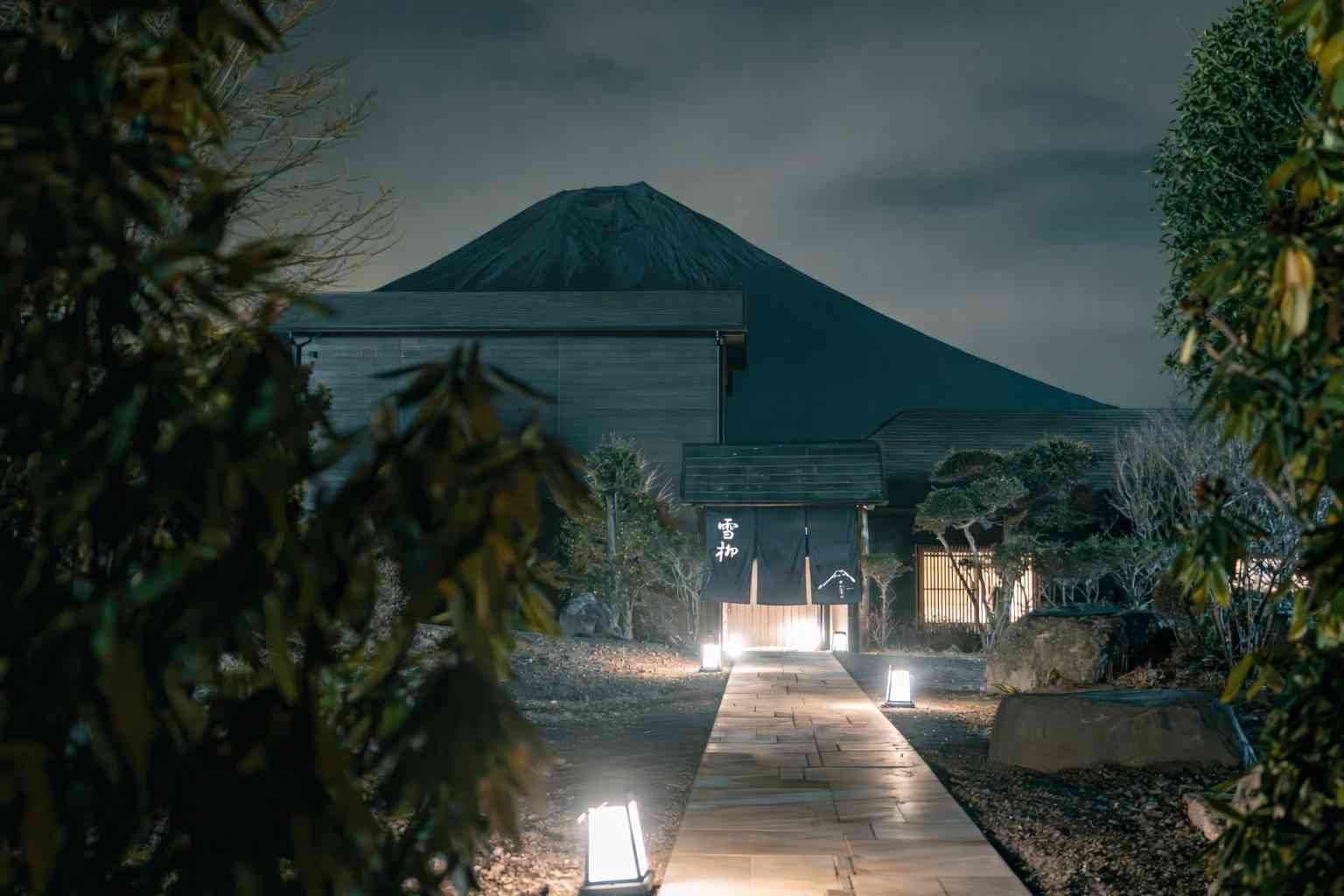 富士山放題！$4,860起包起獨立屋：絕景風呂＋室內圍爐裏BBQ＋2025年9月新開業！最平人均$770