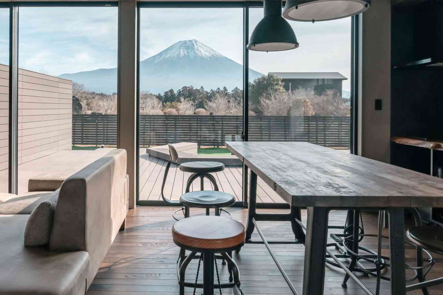 富士山放題！$4,860起包起獨立屋：絕景風呂＋室內圍爐裏BBQ＋2025年9月新開業！最平人均$770