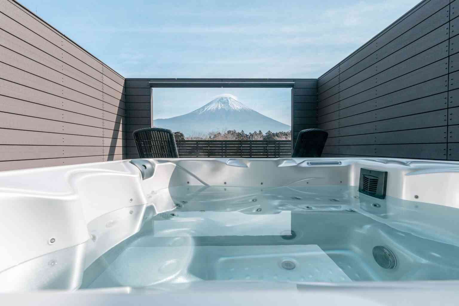 富士山放題！$4,860起包起獨立屋：絕景風呂＋室內圍爐裏BBQ＋2025年9月新開業！最平人均$770