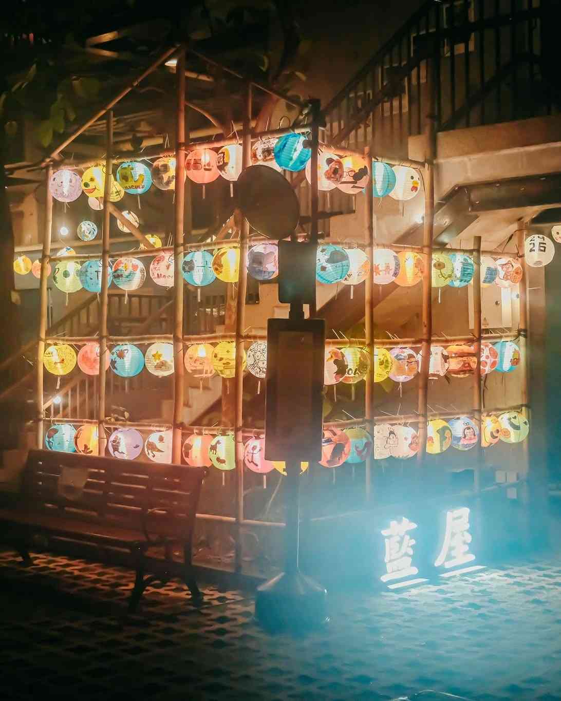 中秋節好去處2026︱灣仔藍屋建築群700 個手繪花燈亮燈＋紅A珍藏展＋中秋攤檔夜＋期間限定開篷巴士遊