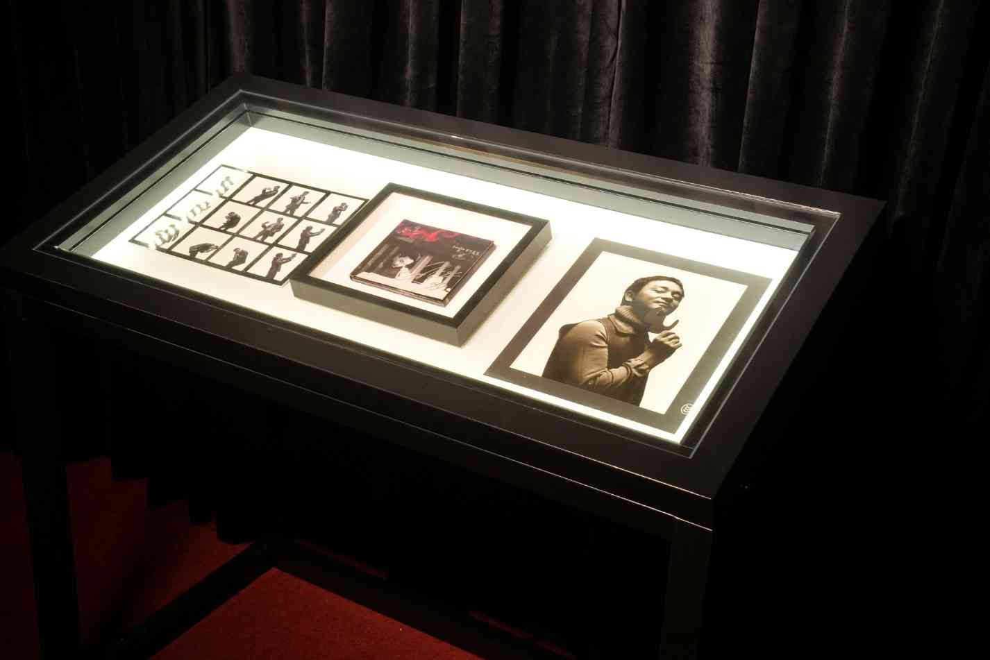 張國榮70誕辰紀念展｜香港知專設計學院三大主題區珍藏照片＋沉浸式黑房免費入場打卡＋限量紀念黑膠唱片